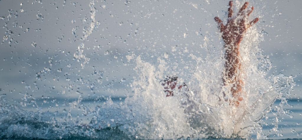 Person drowns in the sea